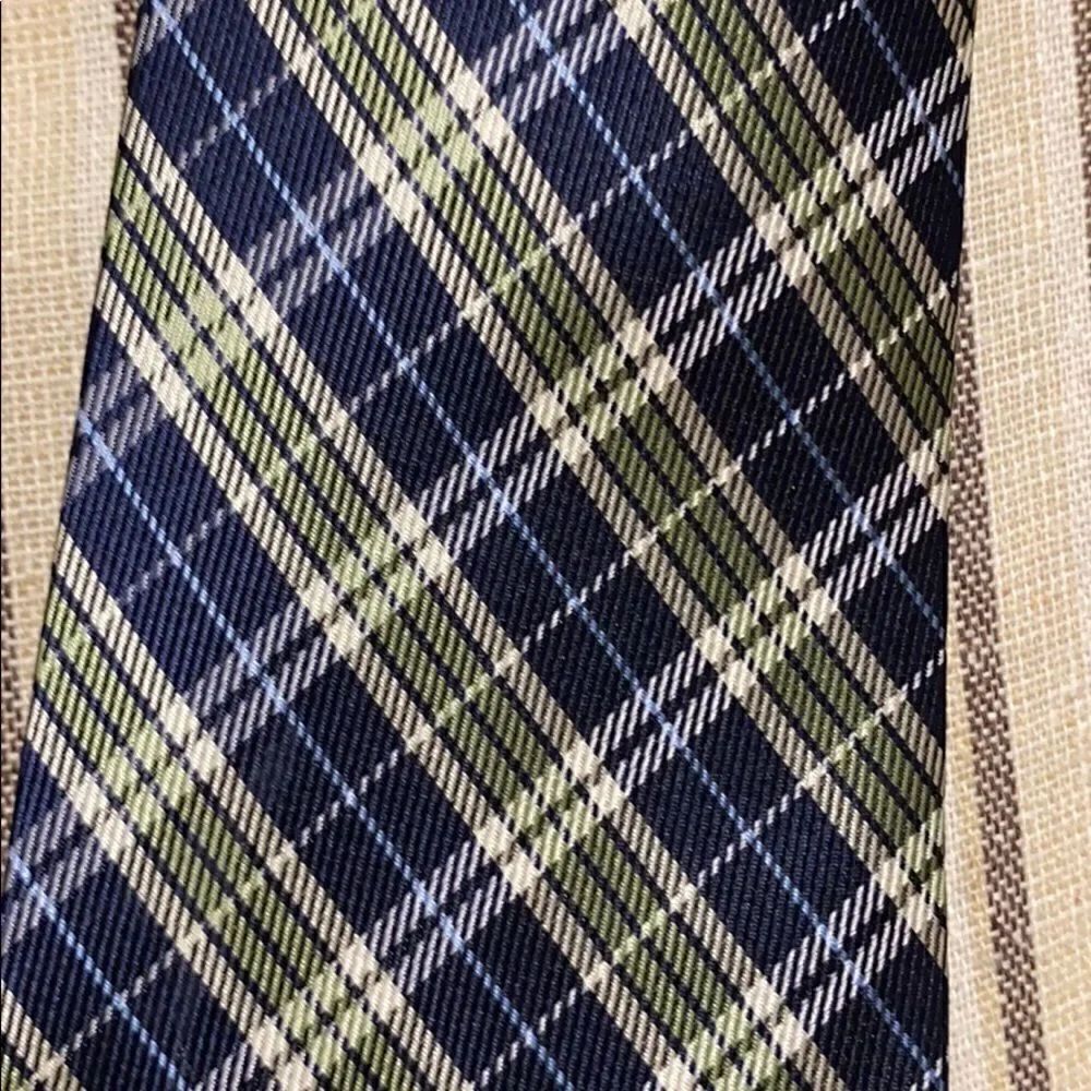 Burma Bibas Tie  - Picture 2 of 3